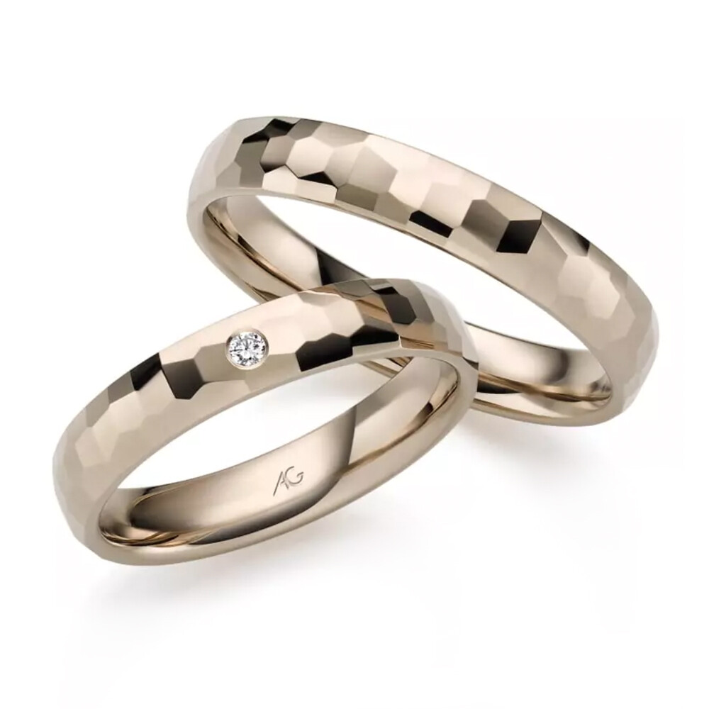 Trauringe Haselnussgold gehämmert Brillant Gerstner 31402