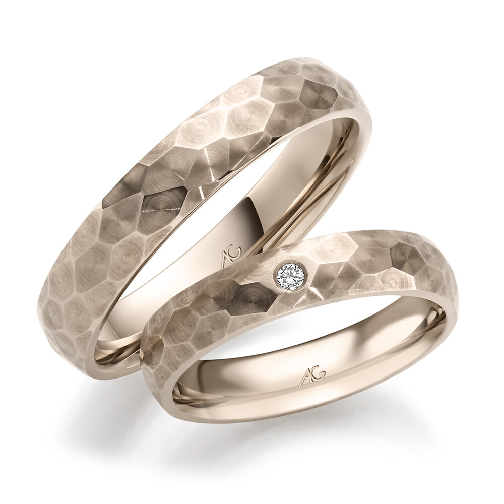 Trauringe Haselnussgold gehämmert Brillant Gerstner 31532