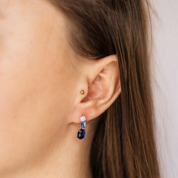 Ohrhänger Cabuchon blau Gisser E1082B am Ohr